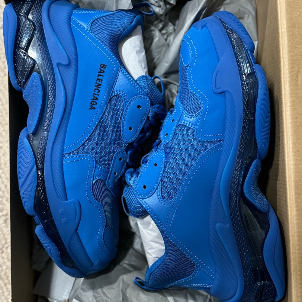 Brand new never worn size 43e which would be a size 10 in USA